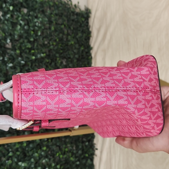 Jet Set Travel Extra-Small Logo Top-Zip Tote - Picture 3 of 6